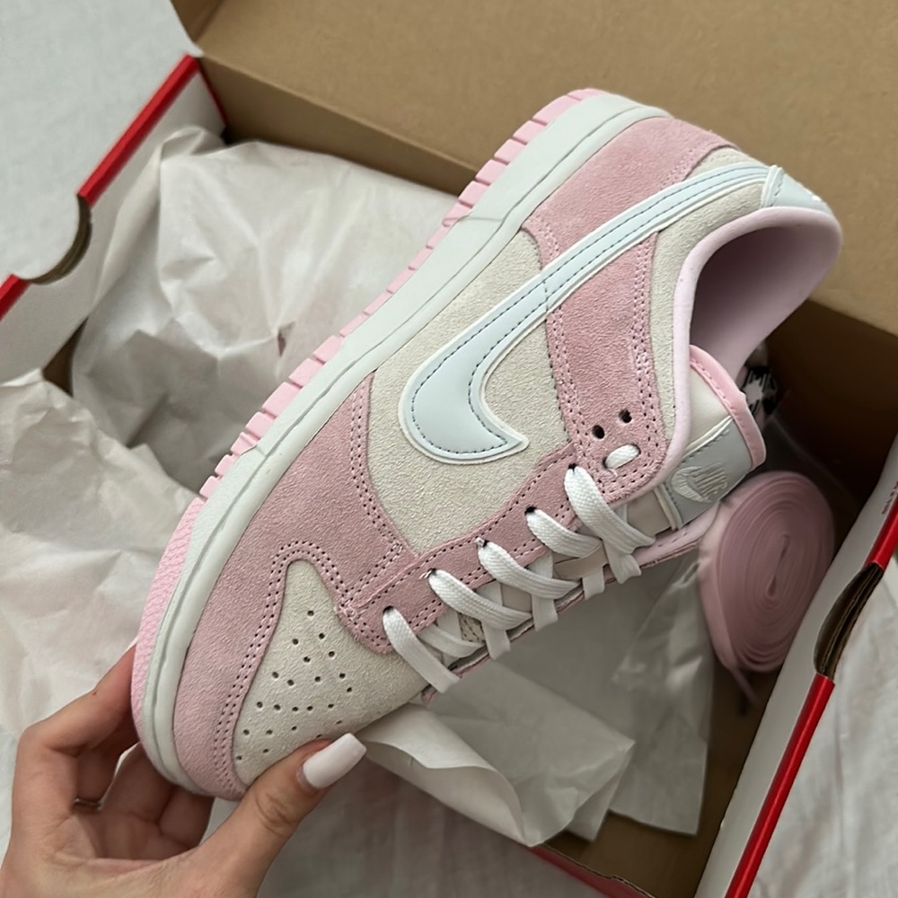 Nike Dunk Low LX “Pink Foam” size W7.5